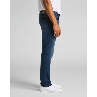 Extreme motion slim fit jeans